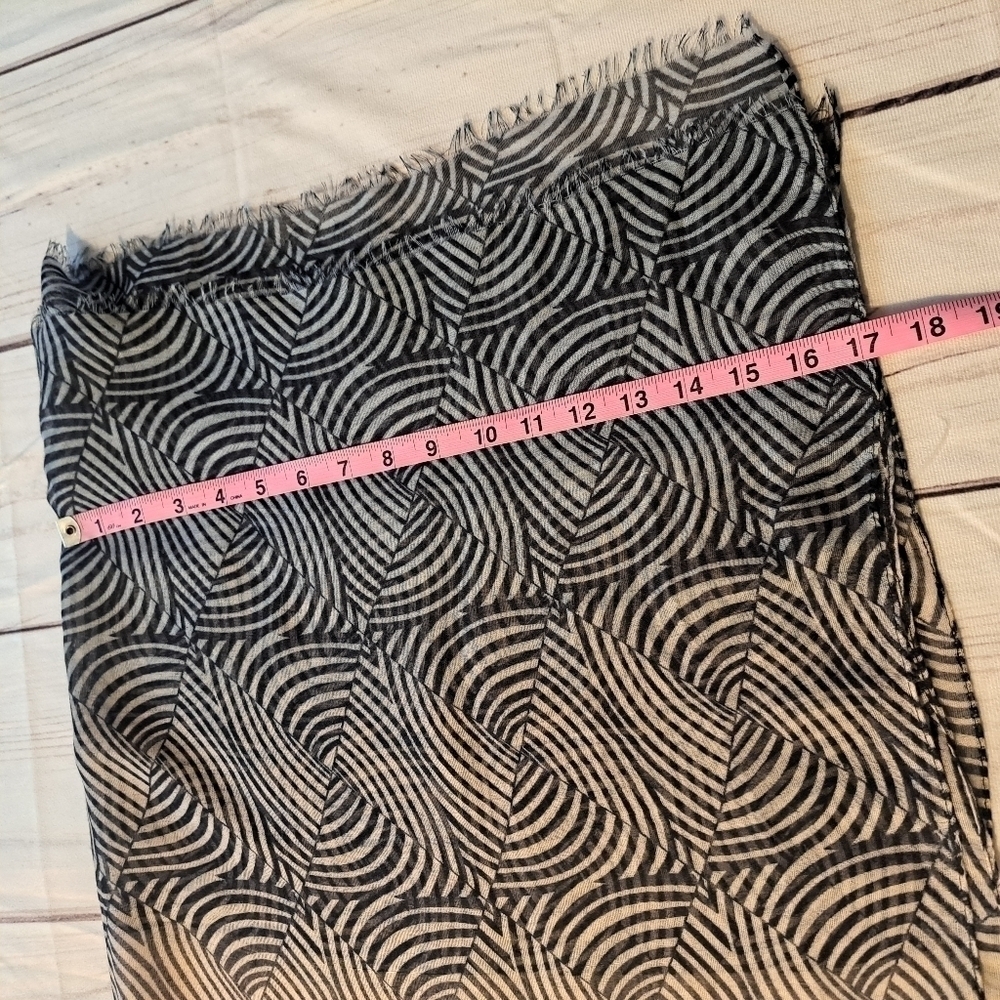 2 CHIC Art Deco Ombre Scarf - Picture 2 of 6